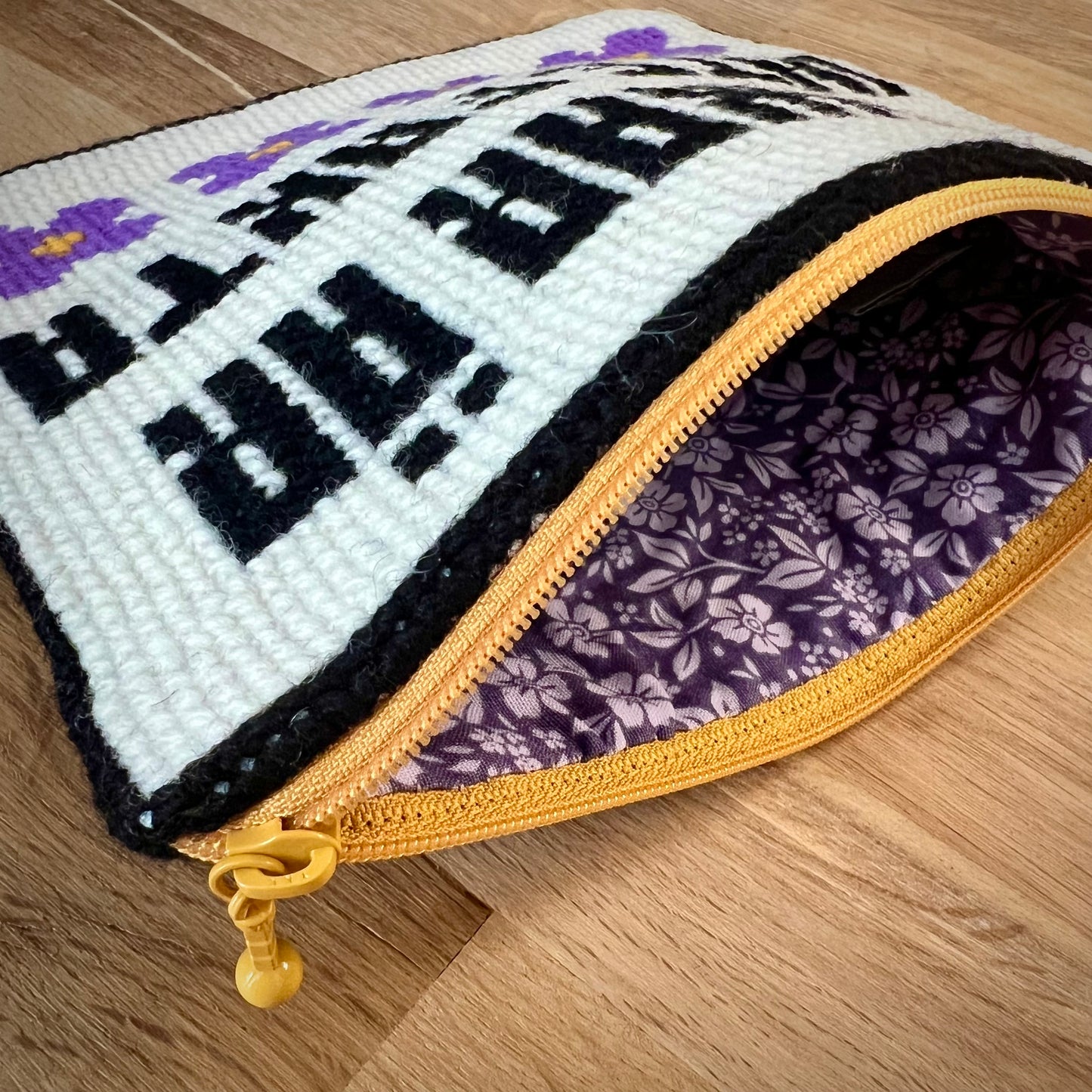 Handgjord unik börs ”tankar är inte fakta” 17,5x19,5cm