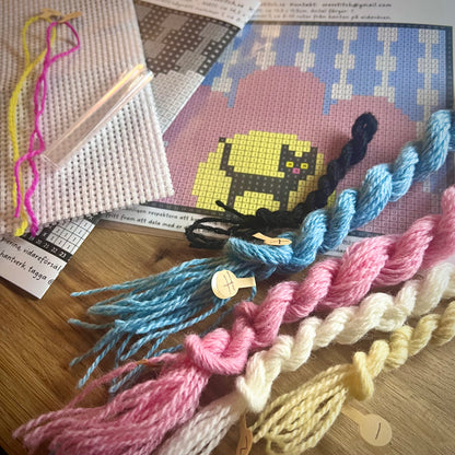 Broderikit med ullgarn ” retrokatten ”