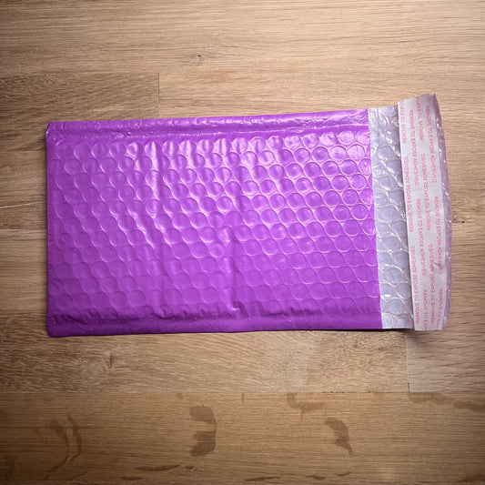 Bubbelkuvert ljus lila 10x18cm