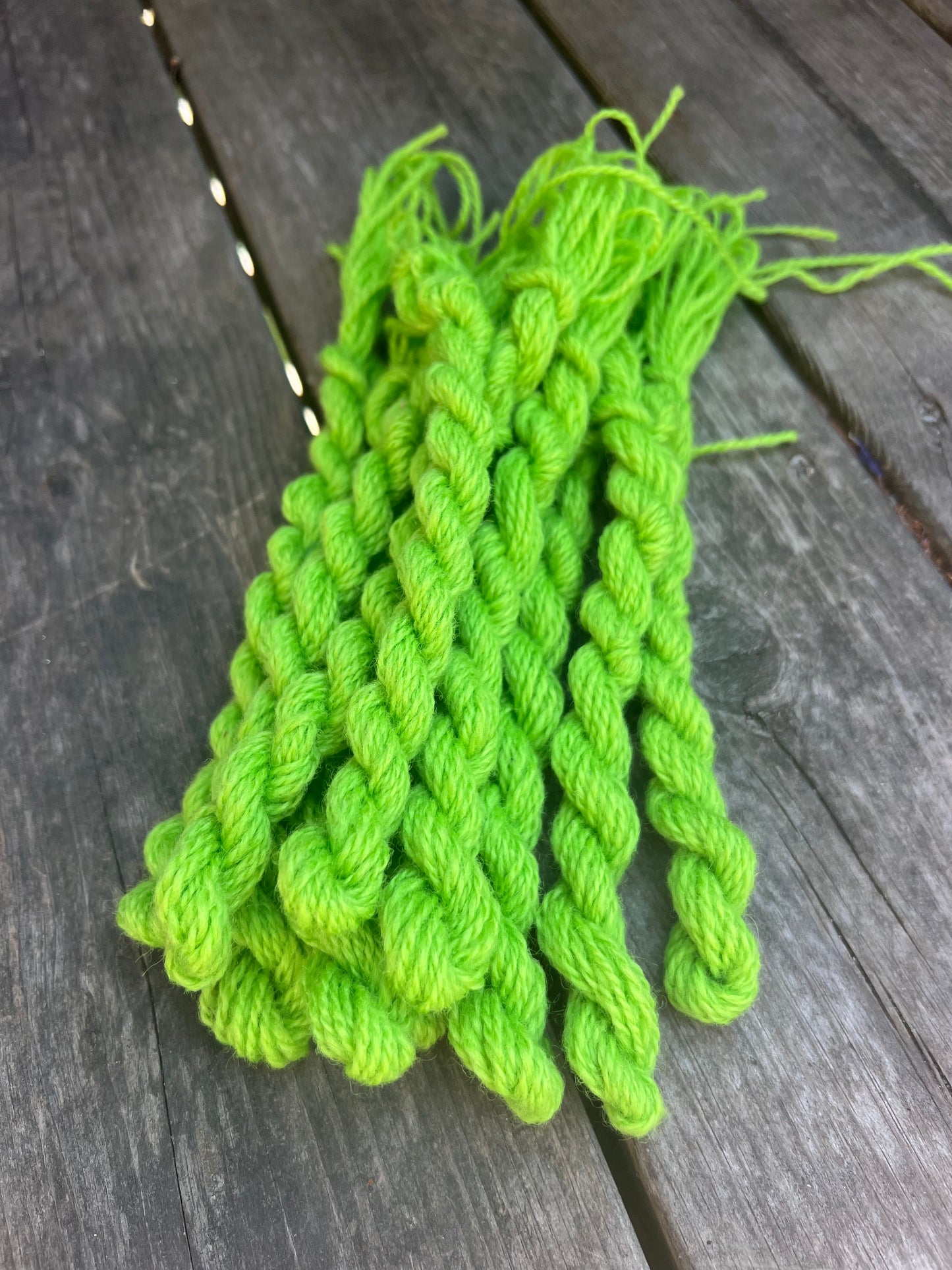 Ullgarn ljus limegrön, 10m