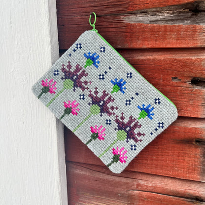 Handgjord unik börs, ”i sommarens flora, står klinten den stora” 13x19cm