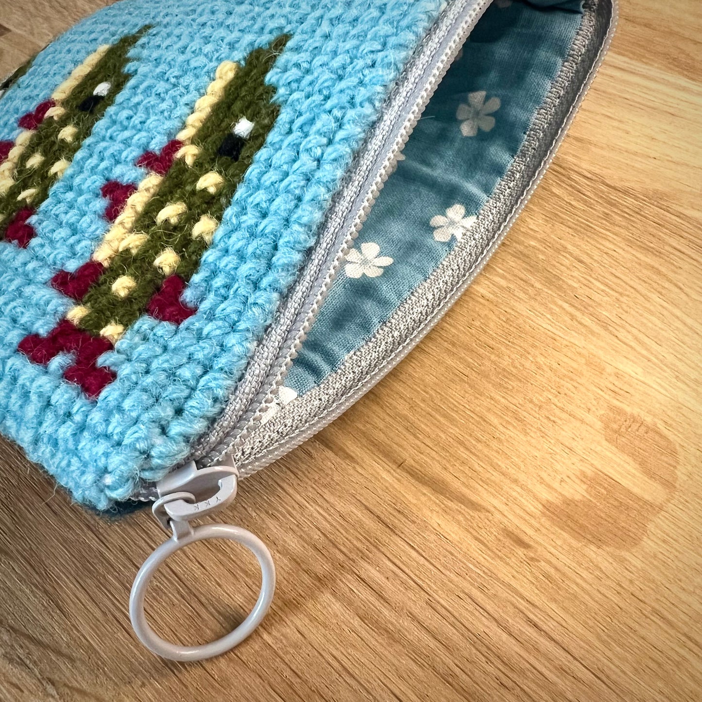 Handgjord unik börs, ”gäddgänget” ljusblå 15x10,5cm