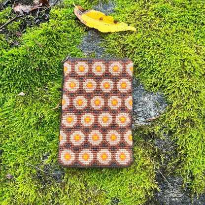 Mobil och glasögonfodral kit ”höstglöd” färg: choklad/apelsin 13x20cm