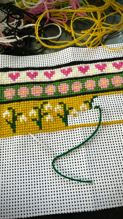 Broderikit med ullgarn ”Snödroppar” 16x21cm