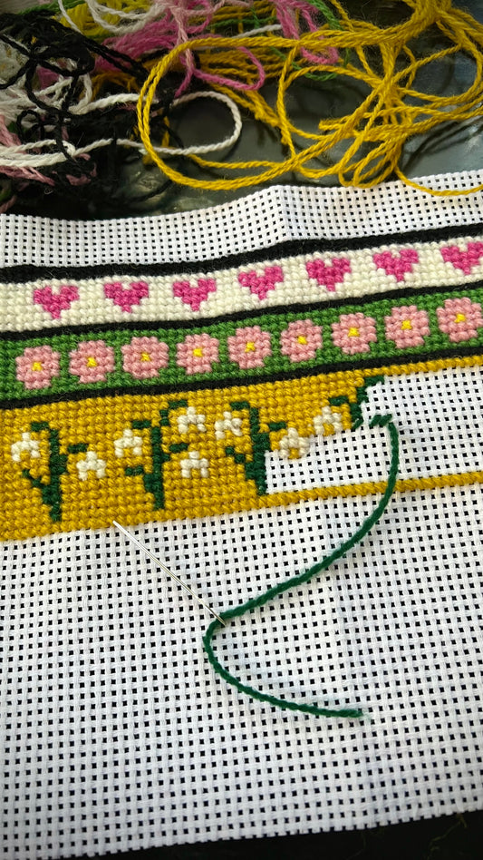 Broderikit med ullgarn ”Snödroppar” 16x21cm