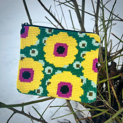 Broderikit med ullgarn ” blommor & bär ”