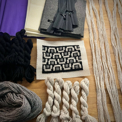 Broderi & sykit, liten börs ”tunnelsyn, ankomst” 10x13cm