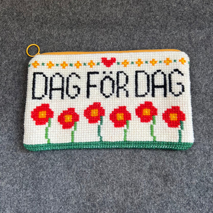 Handgjord unik börs”dag för dag” i retrostil, 13,5x22cm