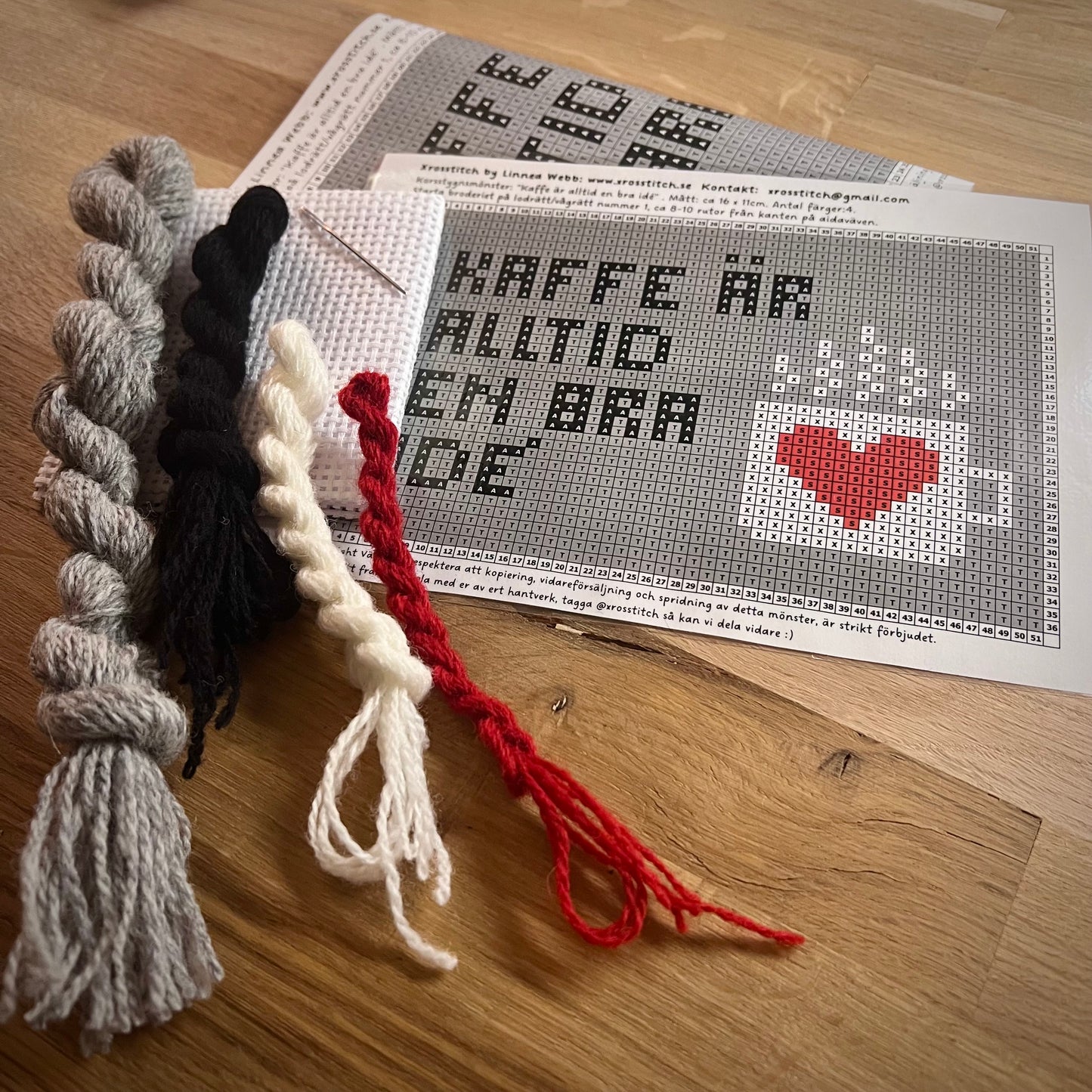 Textbroderikit ”kaffe är alltid en bra ide”