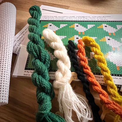 Broderikit med ullgarn ”fina finkar”