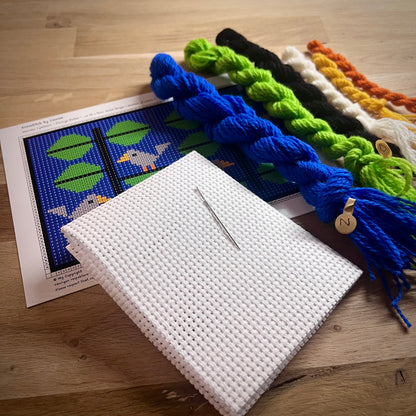 Broderikit med ullgarn ” flörtiga finkar ” 20x15cm