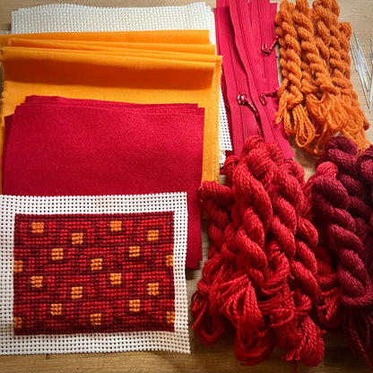 Broderi & sykit, liten börs ”tunnelsyn, ankomst” 10x13cm
