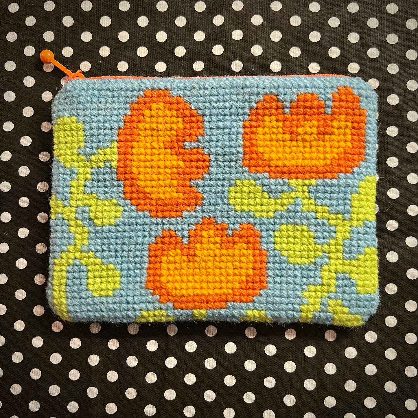 Handgjord unik börs, ”snirkliga tulpaner” blå/orange 12x15,5cm