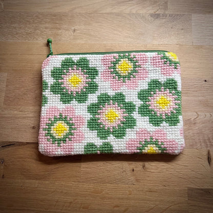Handgjord unik börs, ”sommarblom” pastell, 13x17cm