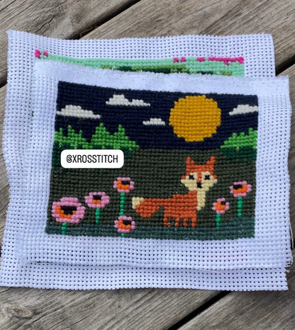 Egendesignat korsstygn mönster broderi med räv i svensk natur i solnedgång unik design 