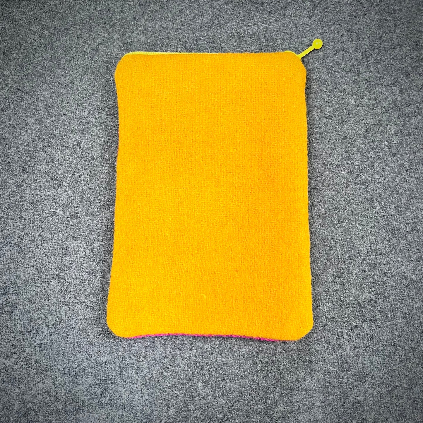 Mobil och glasögonfodral kit ”höstglöd” färg: rosa/eld 13,5x20cm
