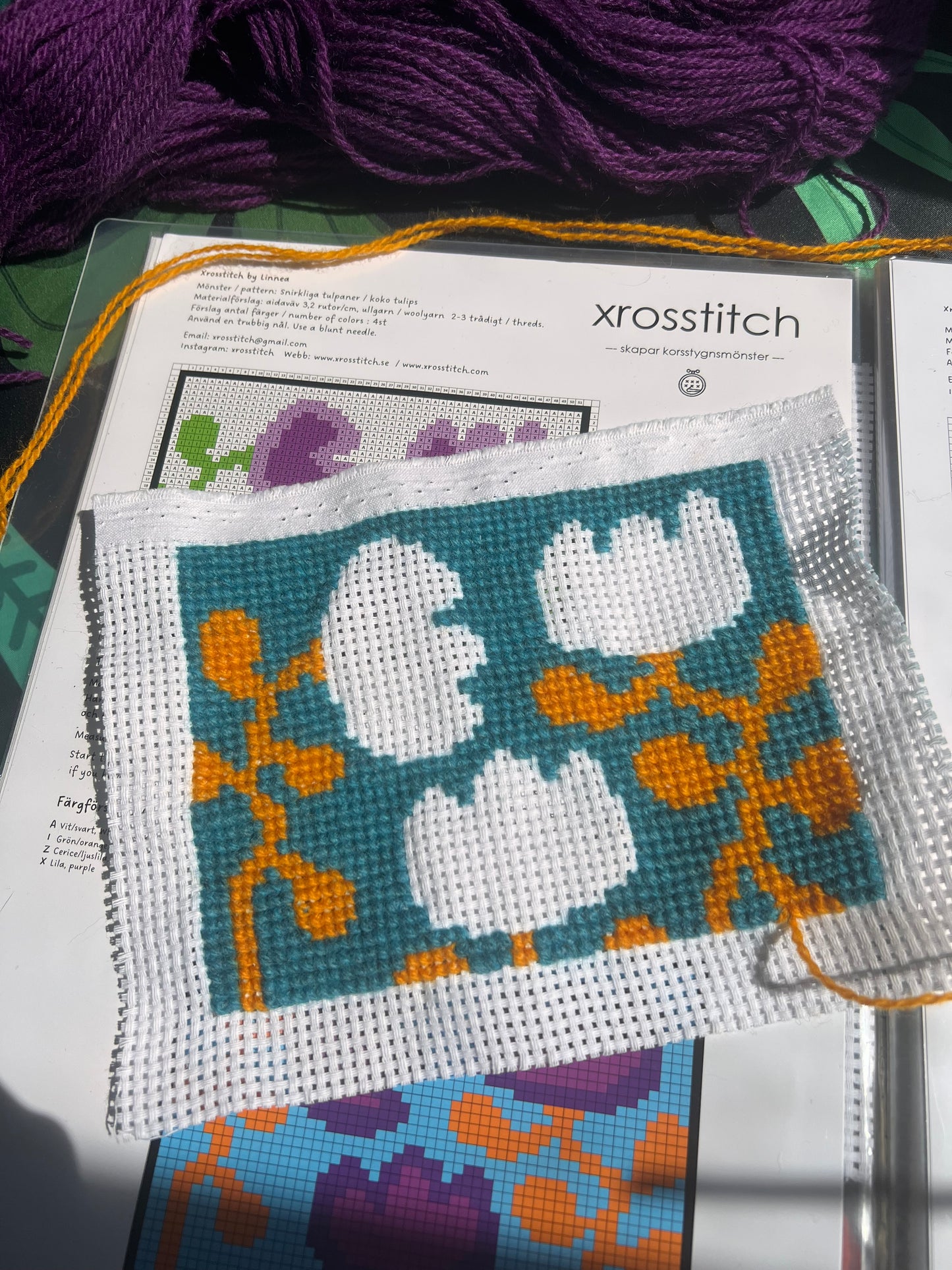 Broderikit ”snirkliga tulpaner”