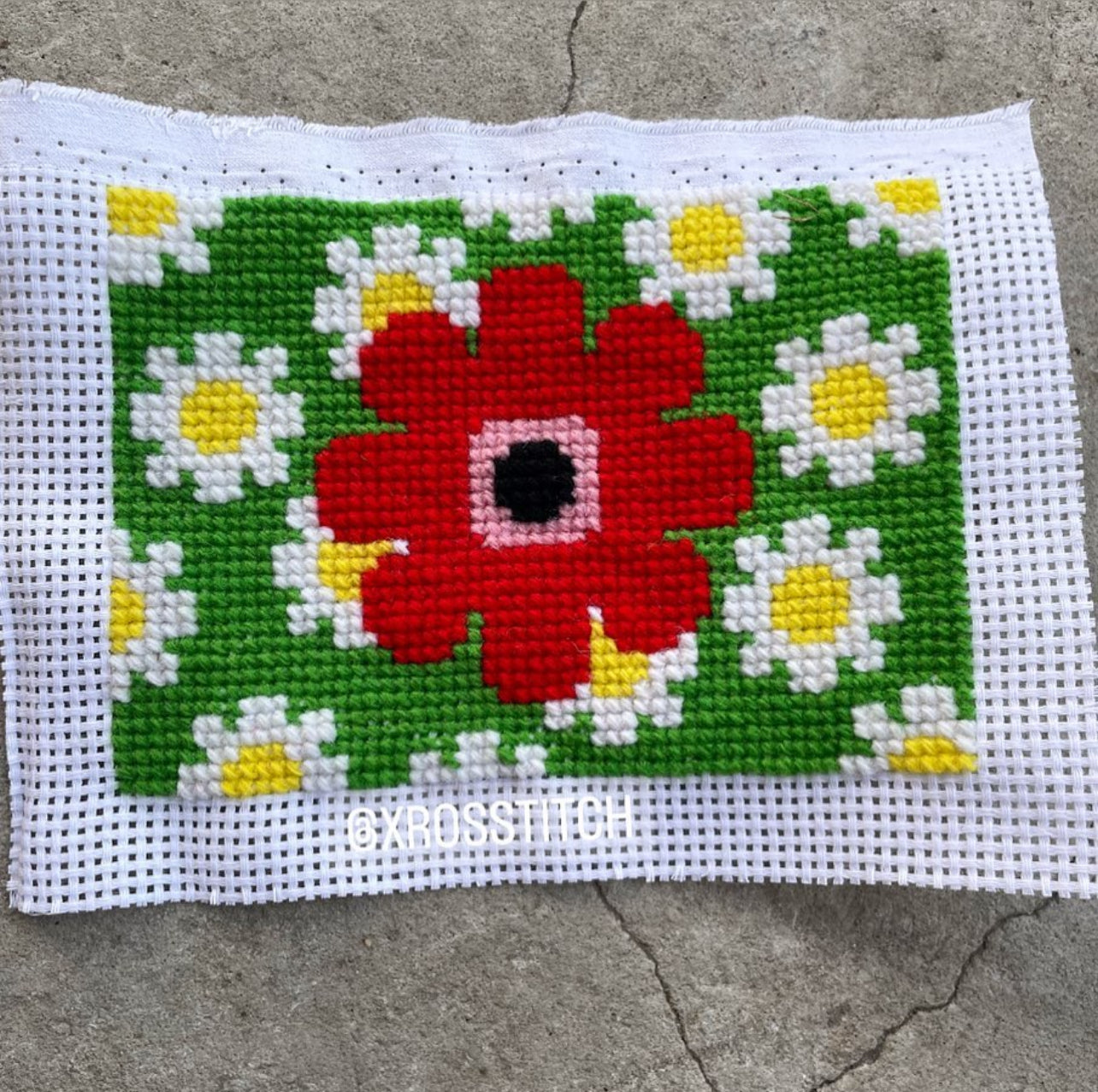 Broderikit med ullgarn ”på en blomstrande äng” 17,5x12,5cm