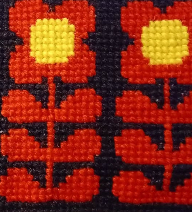 Broderikit med ullgarn ” 3 retroblommor ”