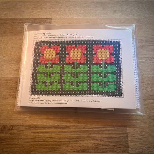 Broderikit med ullgarn ” 3 retroblommor ”