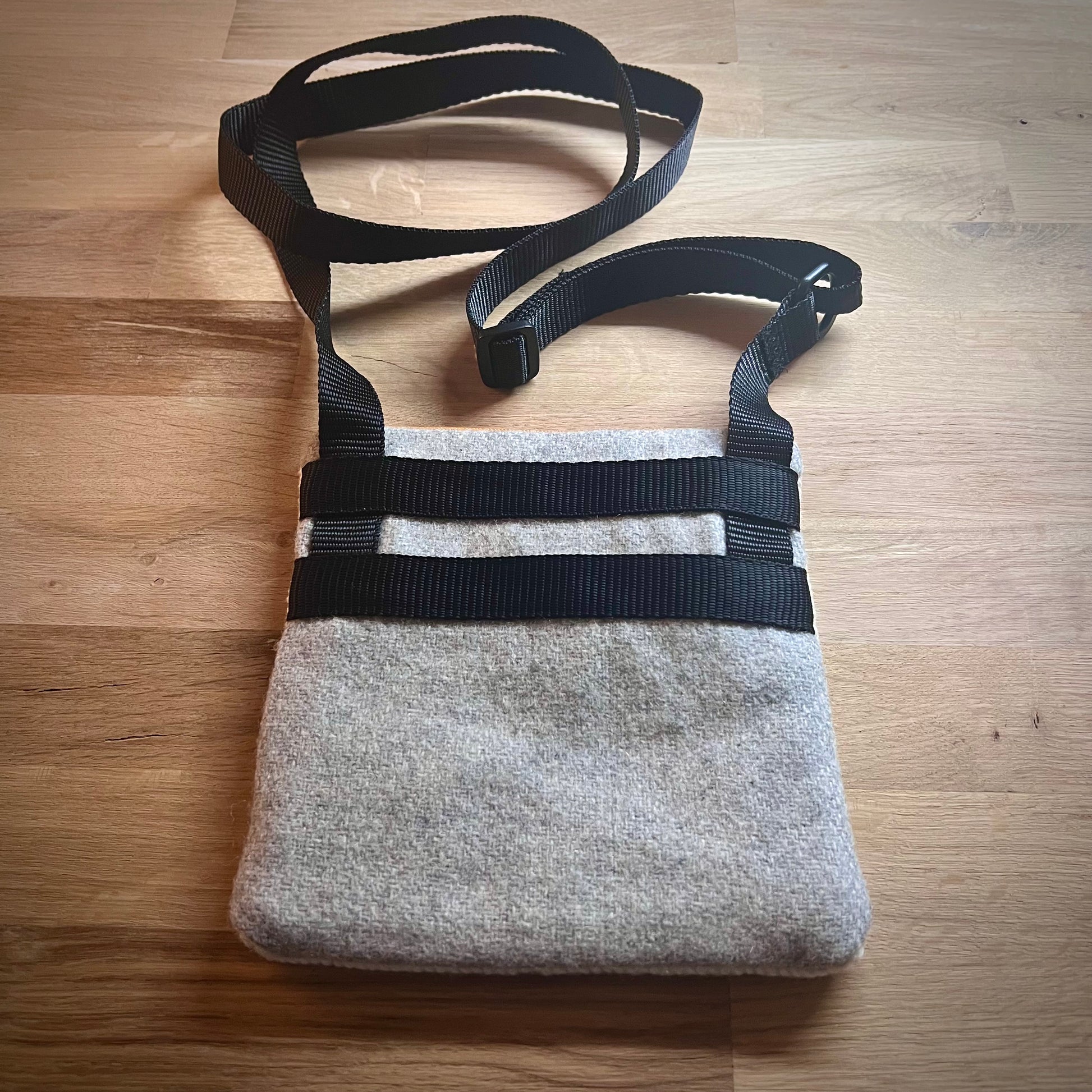 Handgjord unik axelremsväska, brun retrotulpan