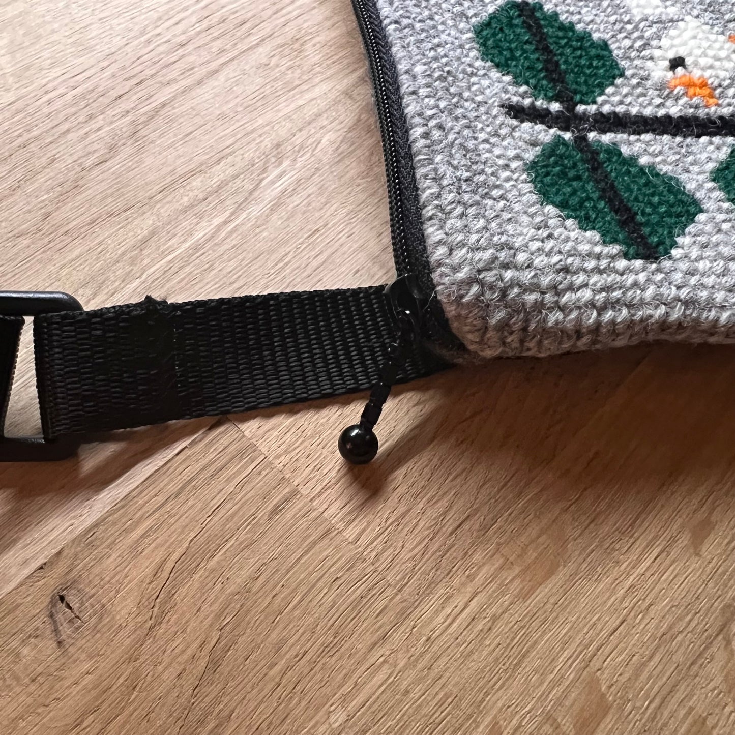 Handgjord unik axelremsväska, flörtiga finkar, grå retro