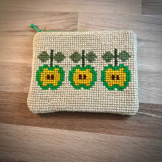 Handgjord unik börs, 3 äpplen beige/grön