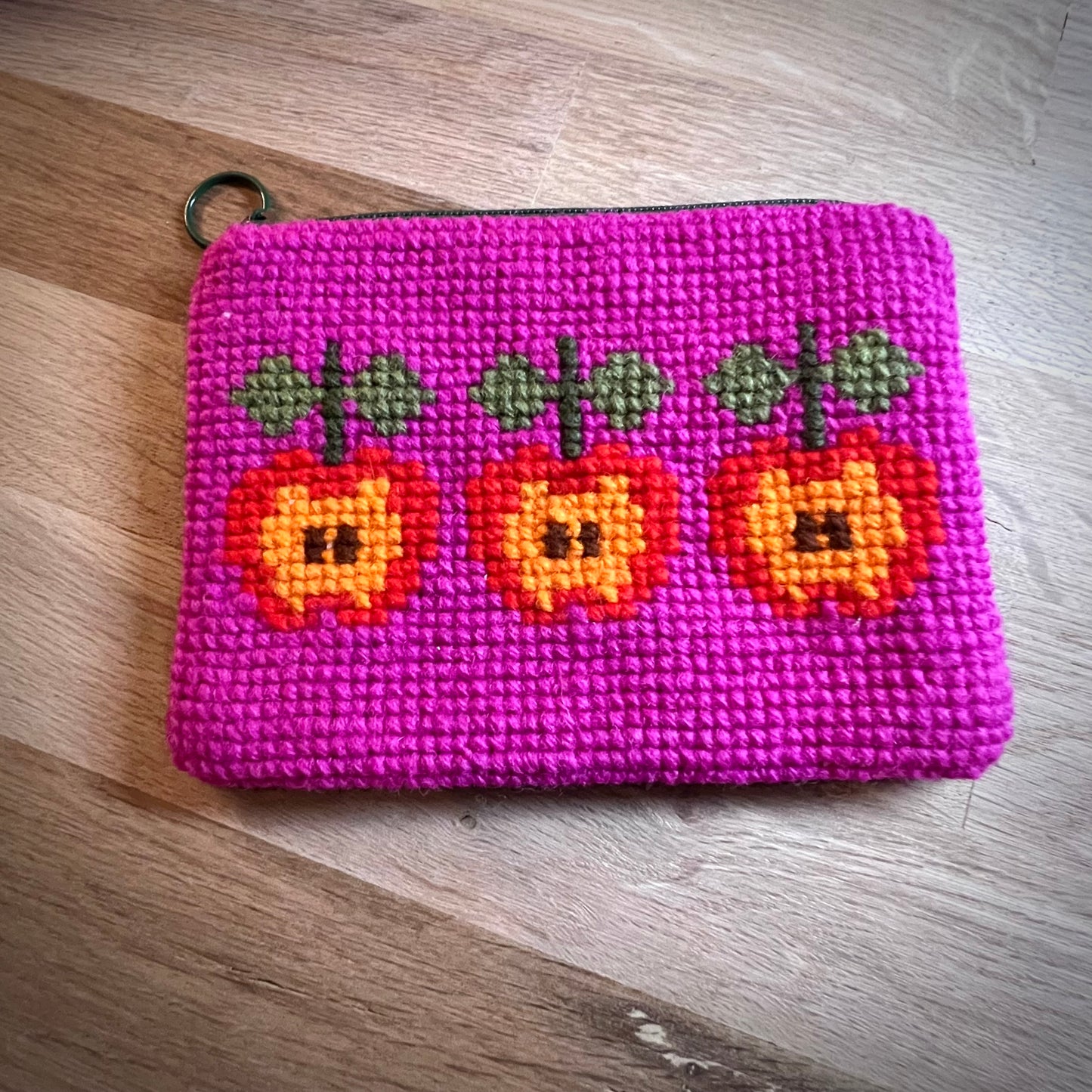 Handgjord unik börs, 3 äpplen röd/rosa