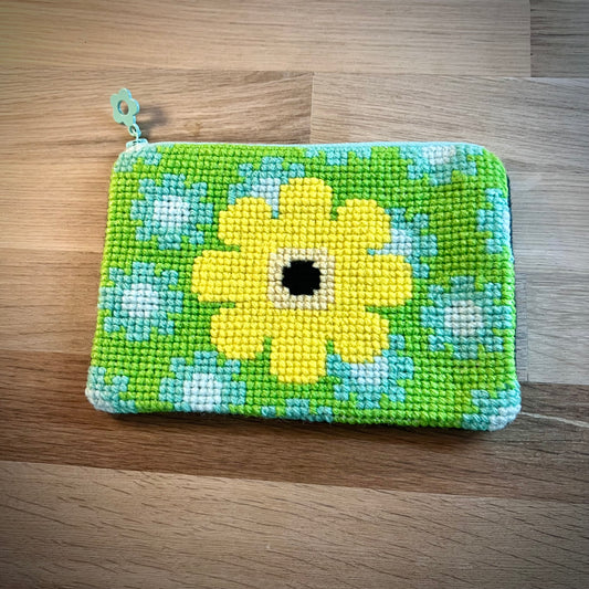 Handgjord unik börs, blommig i retrostil gul/mintgrön