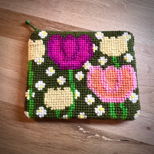 Handgjord unik börs, blommor & bär grön/rosa/gul