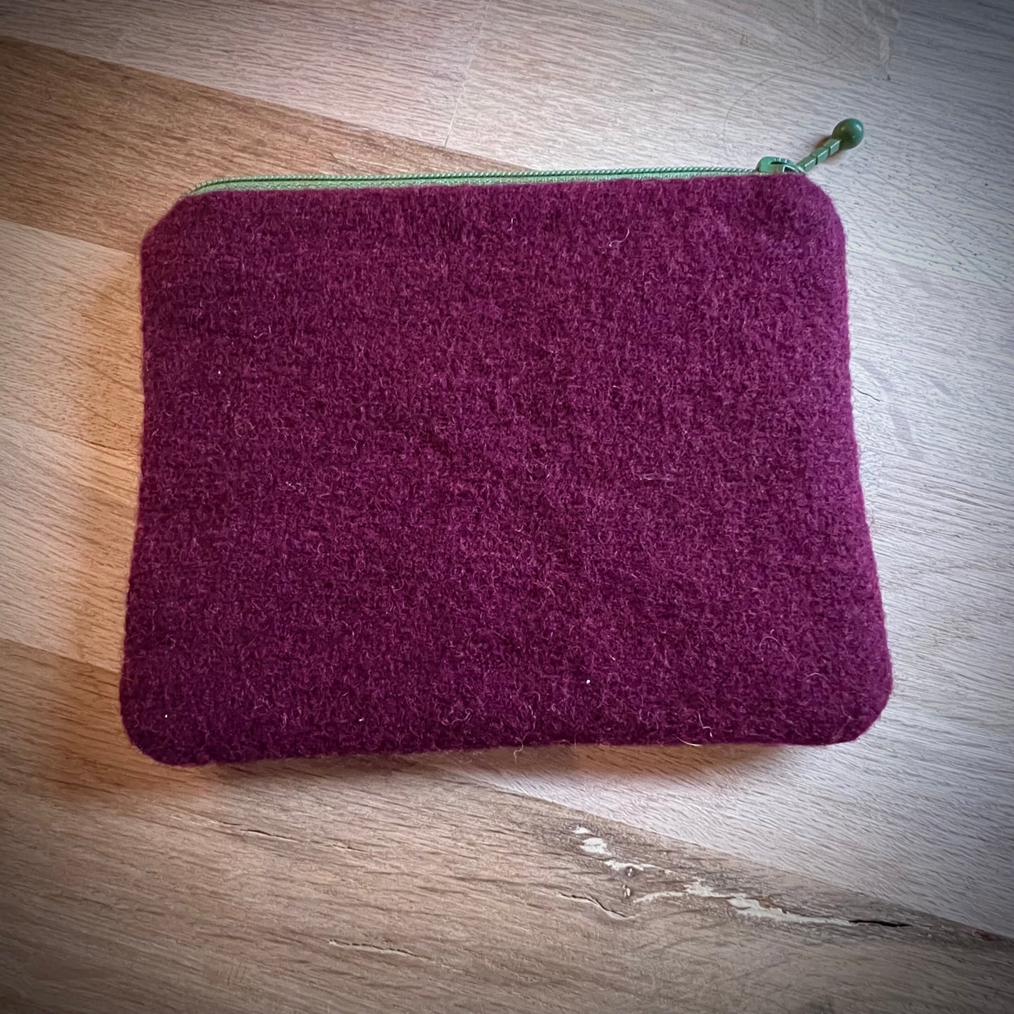 Handgjord unik börs, blommor & bär grön/rosa/gul