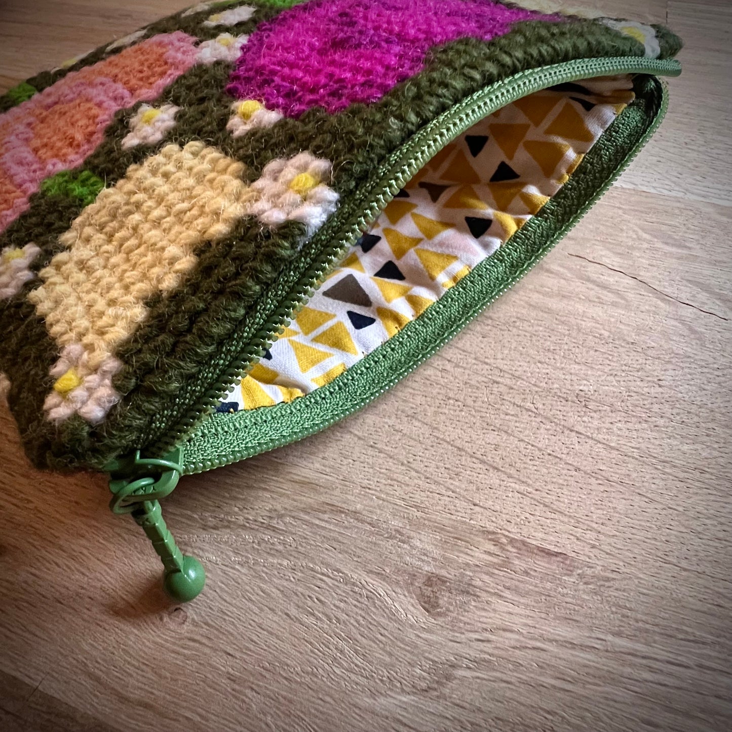 Handgjord unik börs, blommor & bär grön/rosa/gul