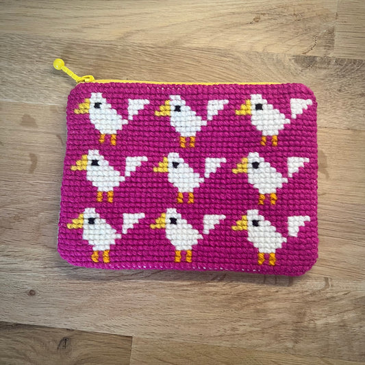 Handgjord unik börs, fina finkar, cerise/vit