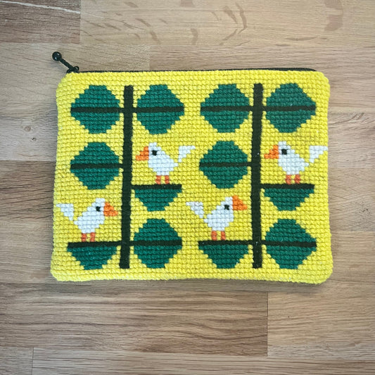 Handgjord unik börs, ”flörtiga finkar” gul 15x20cm