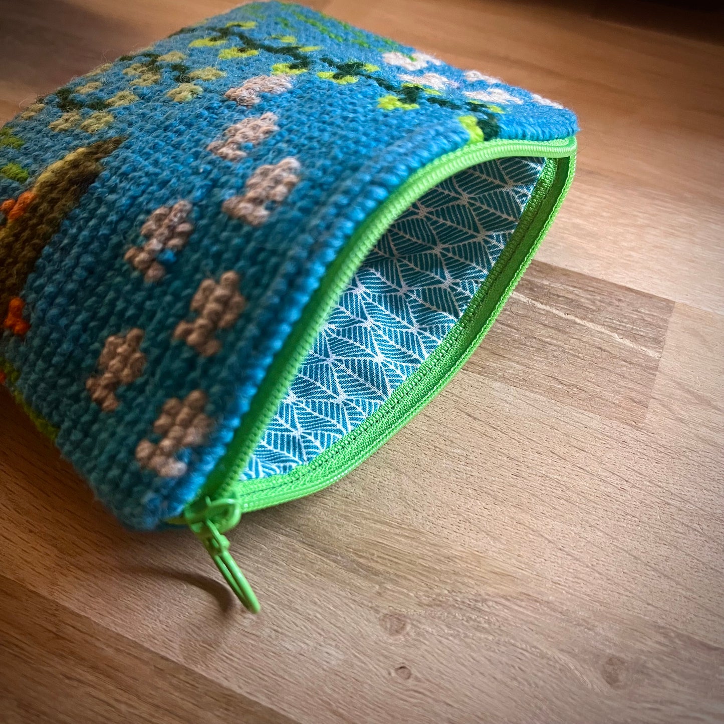 Handgjord unik börs, gäddan i vassen