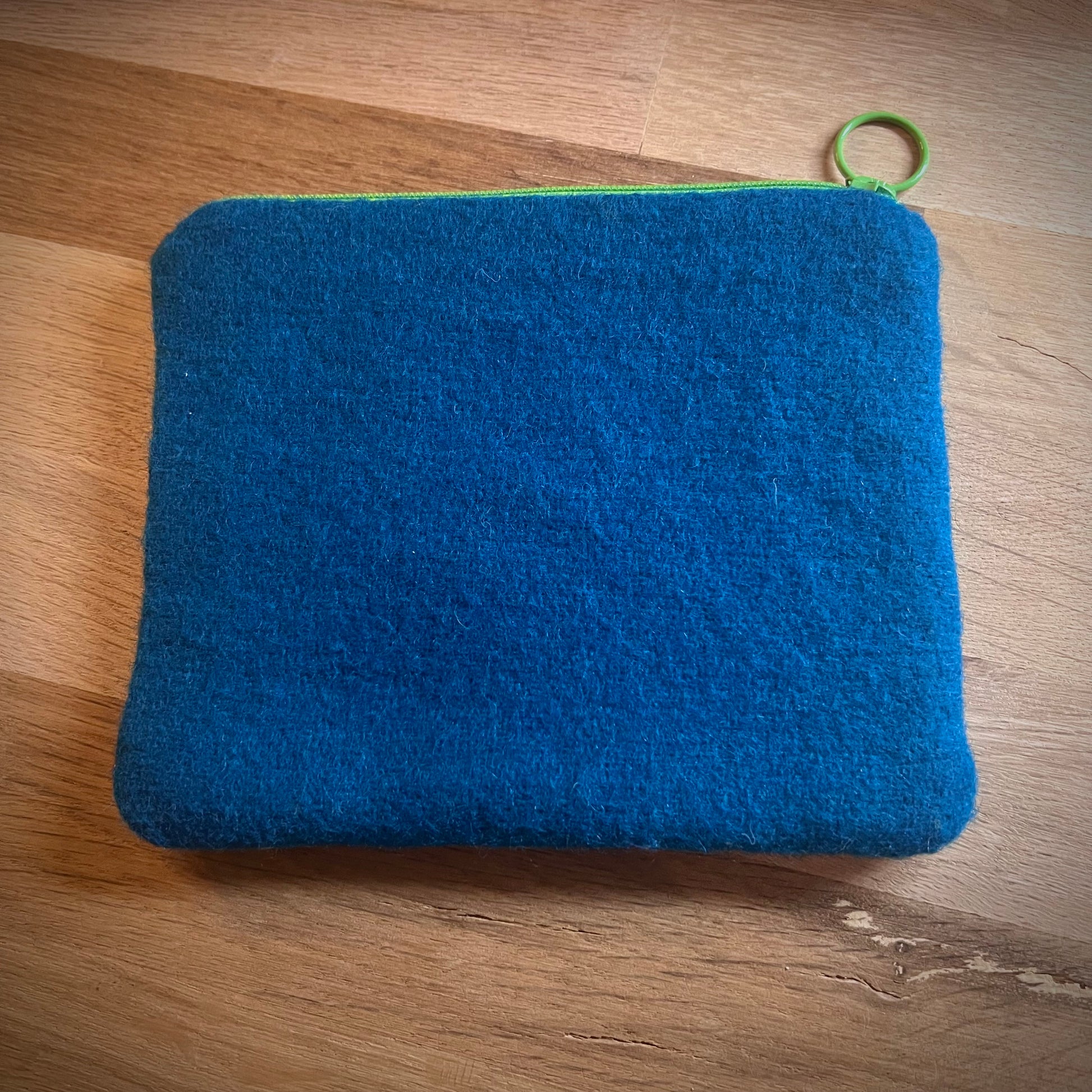 Handgjord unik börs, gäddan i vassen