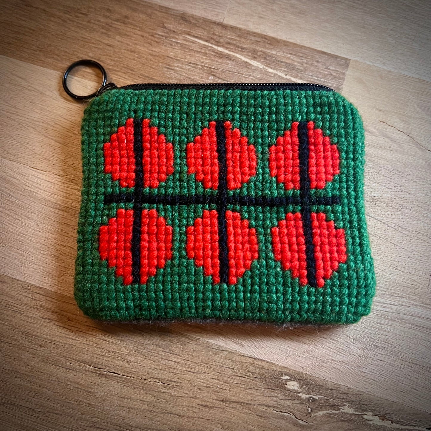 Handgjord unik börs, grön/röd i retrostil med löv