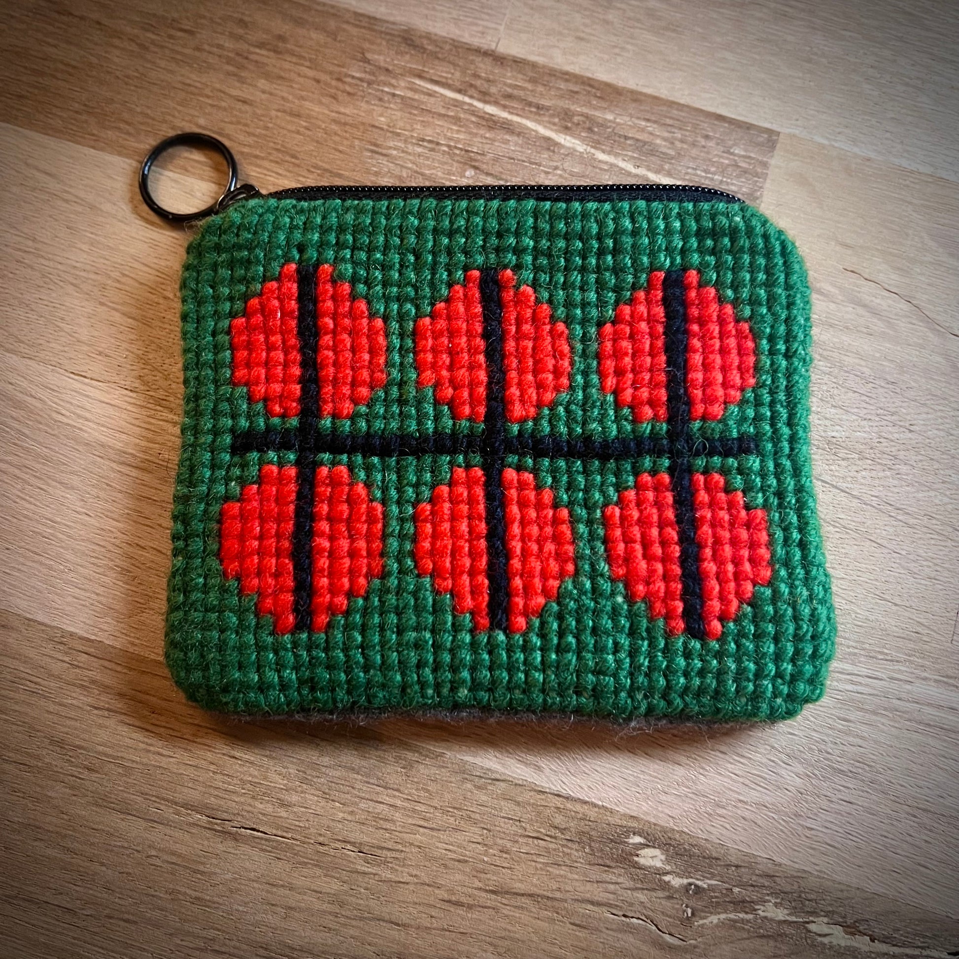 Handgjord unik börs, grön/röd i retrostil med löv