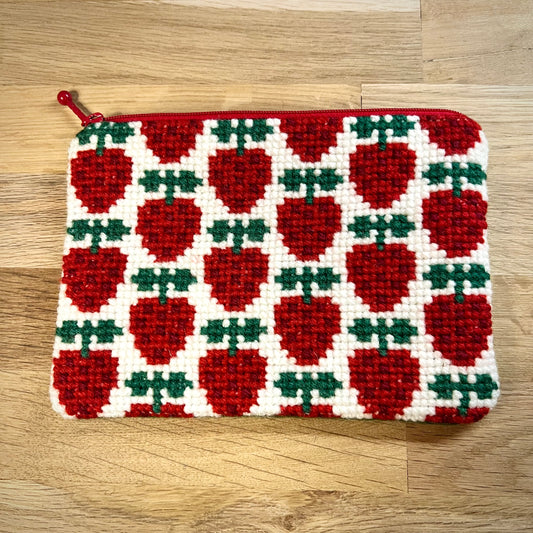 Handgjord unik börs, ”jordgubbslandet” vit 18x13cm