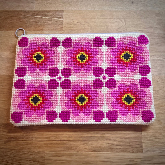 Handgjord unik börs, ”nyponrosor” rosa/vit/röd 25x17cm