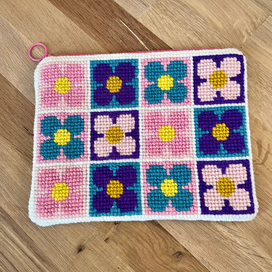 Handgjord unik börs, ”rutor i blom” lila/rosa/turkos 20,5x16cm