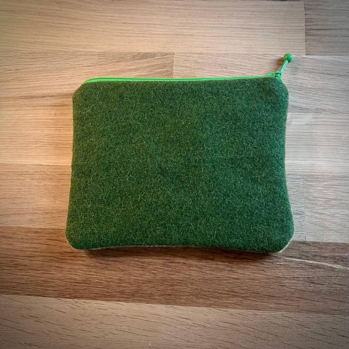 Handgjord unik börs, 3 äpplen beige/grön