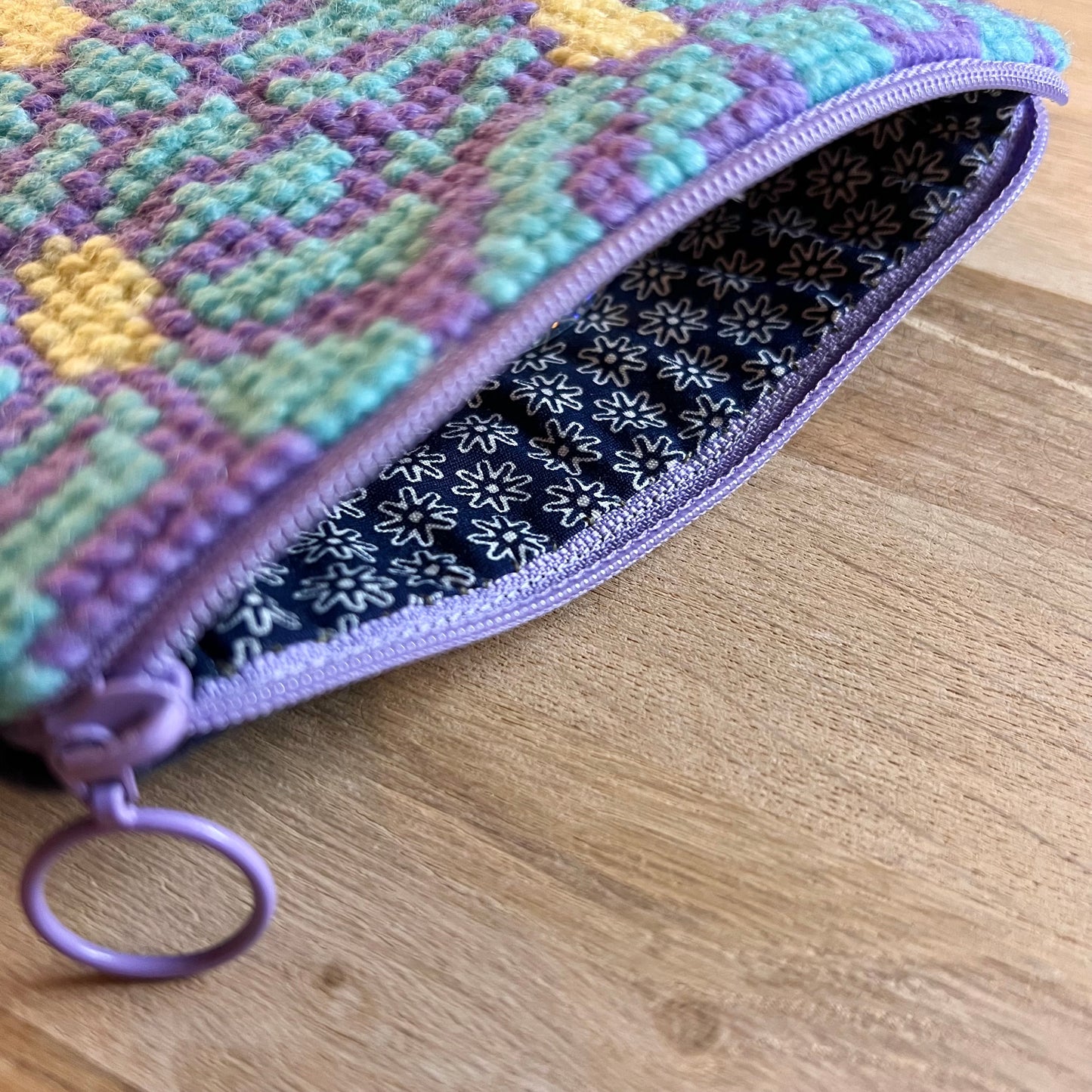 Handgjord unik börs, daisys i retrostil