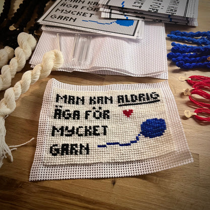 Text broderikit med ullgarn ”man kan aldrig äga för mycket garn” 18x12,5cm