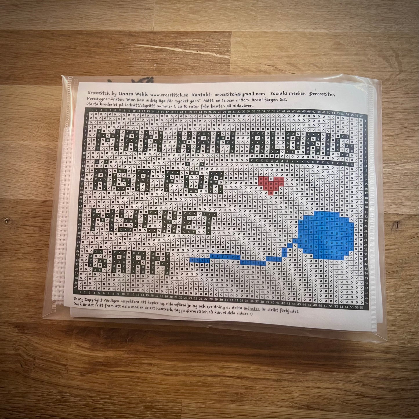 Text broderikit med ullgarn ”man kan aldrig äga för mycket garn” 18x12,5cm