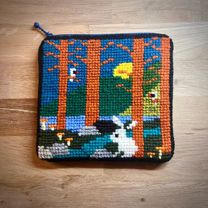 broderad börs hare i svampskogen 