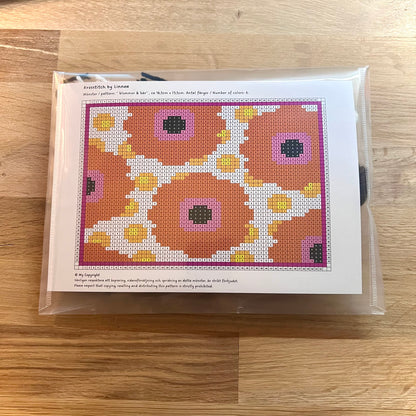 broderikit, blommor och bär med ullgarn
