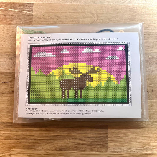 Broderikit älga skymningen med ullgarn