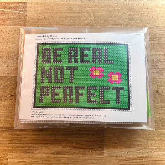 Ullbroderi kit med texten ”be real, not perfect”