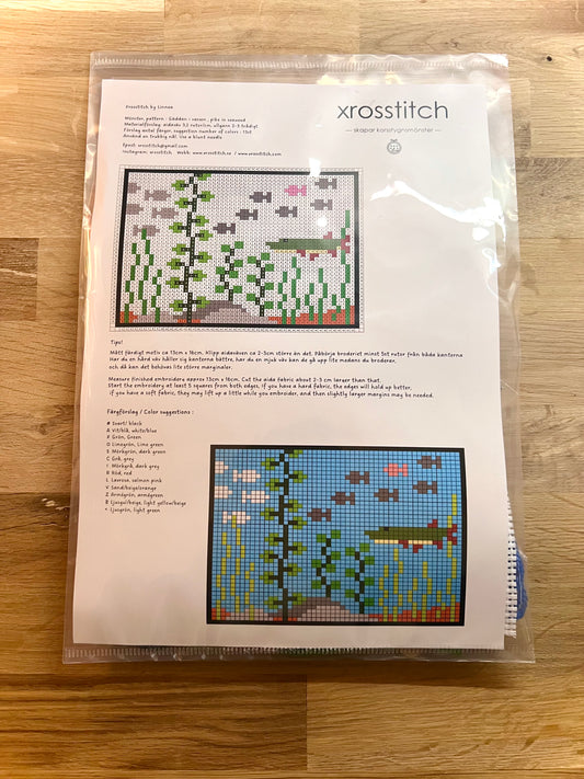 Broderikit gäddan i vassen med ullgarn